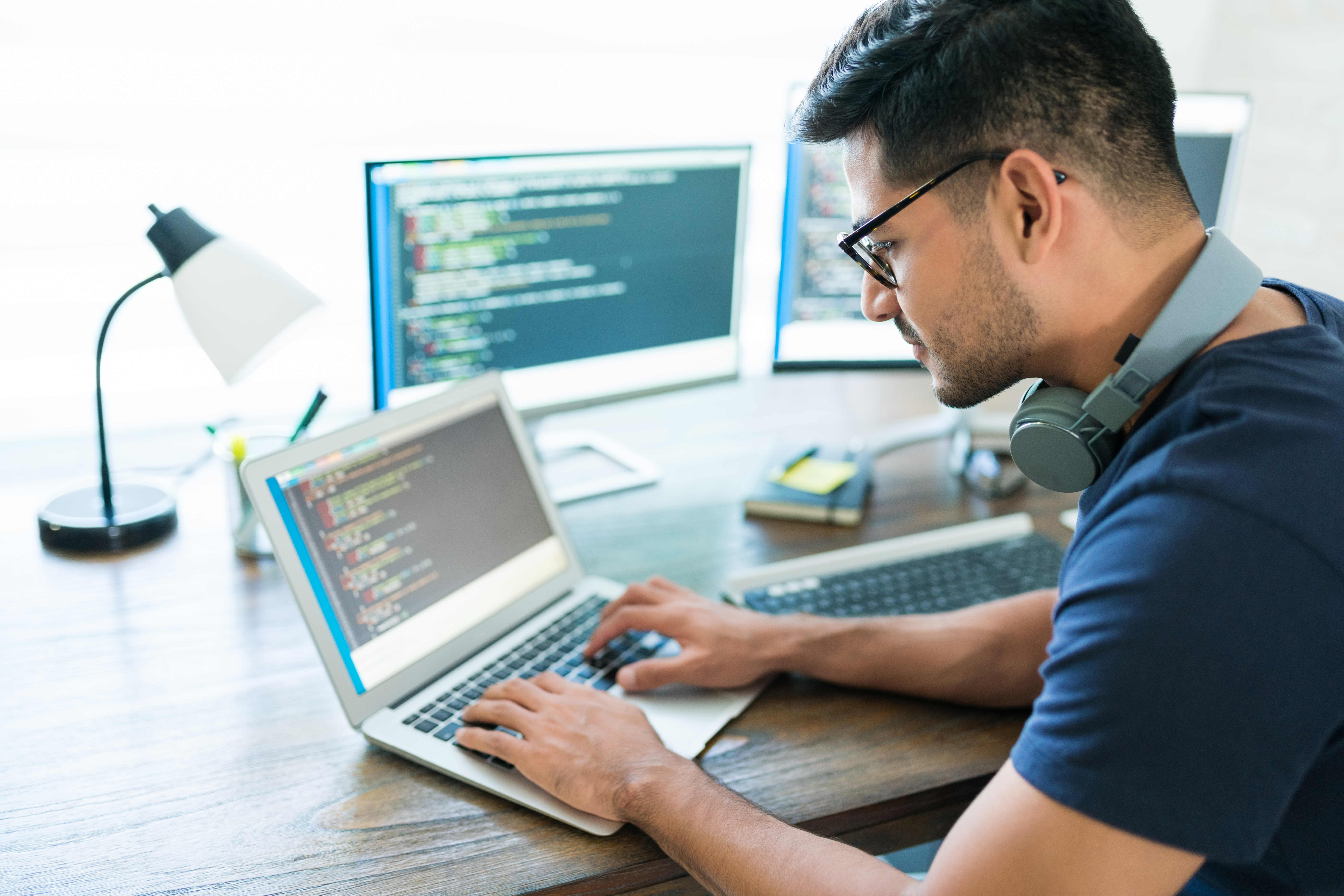 Capa ilustrativa do prompt Code review de nível sênior