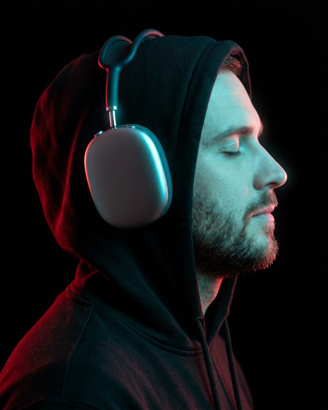 Capa ilustrativa do prompt Retrato de perfil com neon duplo